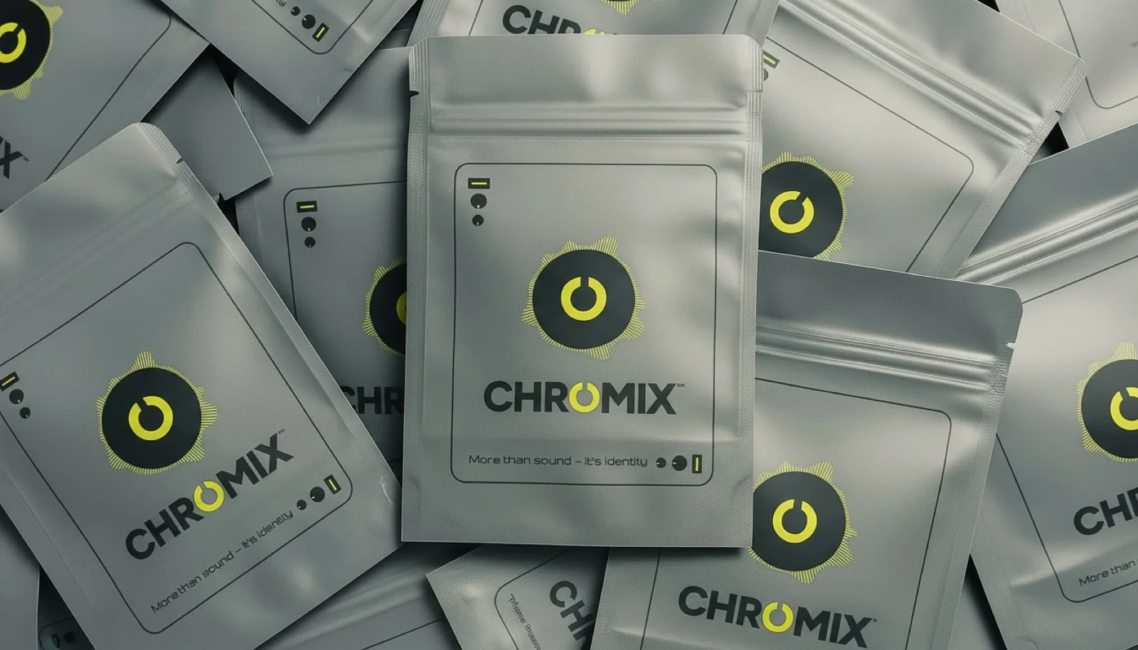 Renderizare realistă a ambalajului ChromixGear · Alkeme Design